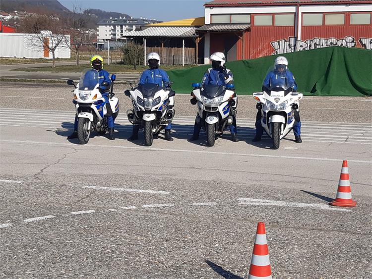 Slika /Novi direktorij/Nove slike-MUP/Trening vožnja 2.jpg